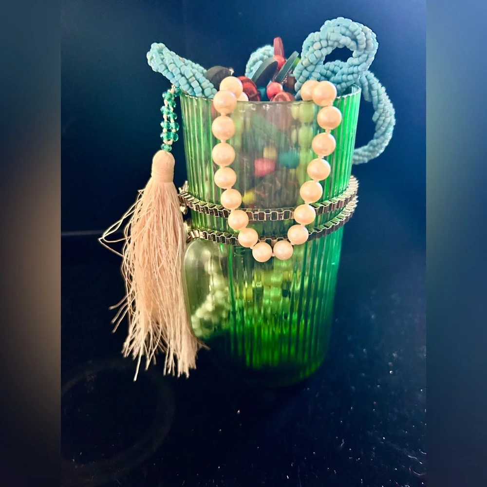 Mystery Cup “Desert Dreaming “ full of vintage estate Jewlery in a Saguaro glass - Picture 4 of 6